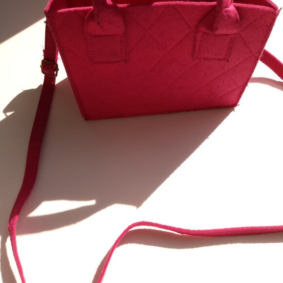๐ Pink Crossbody Bag โ Stylish & Compact ๐ - Picture 2 of 2